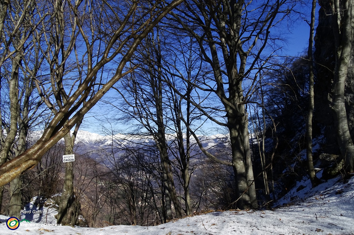 26 Salendo al Monte Zucco.JPG -                                
